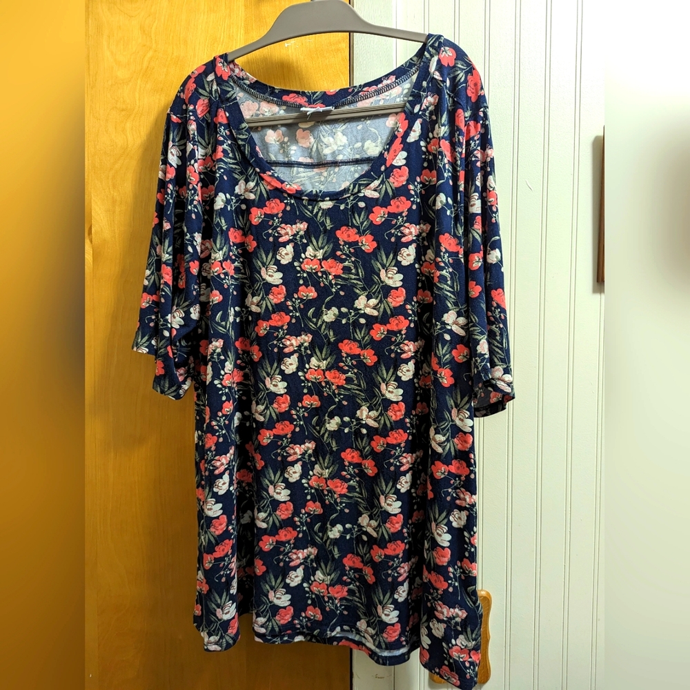 LuLaRoe Floral Short Sleeve Top - Navy, Red, White